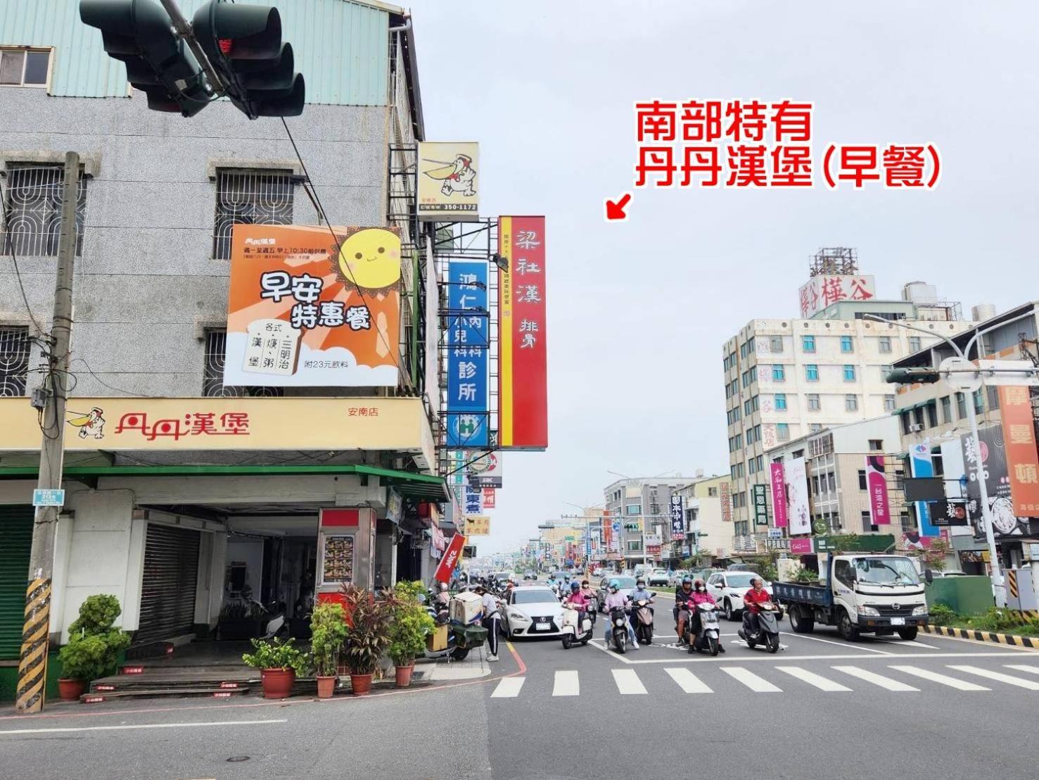 Hua Ku Hotel Tainan Buitenkant foto