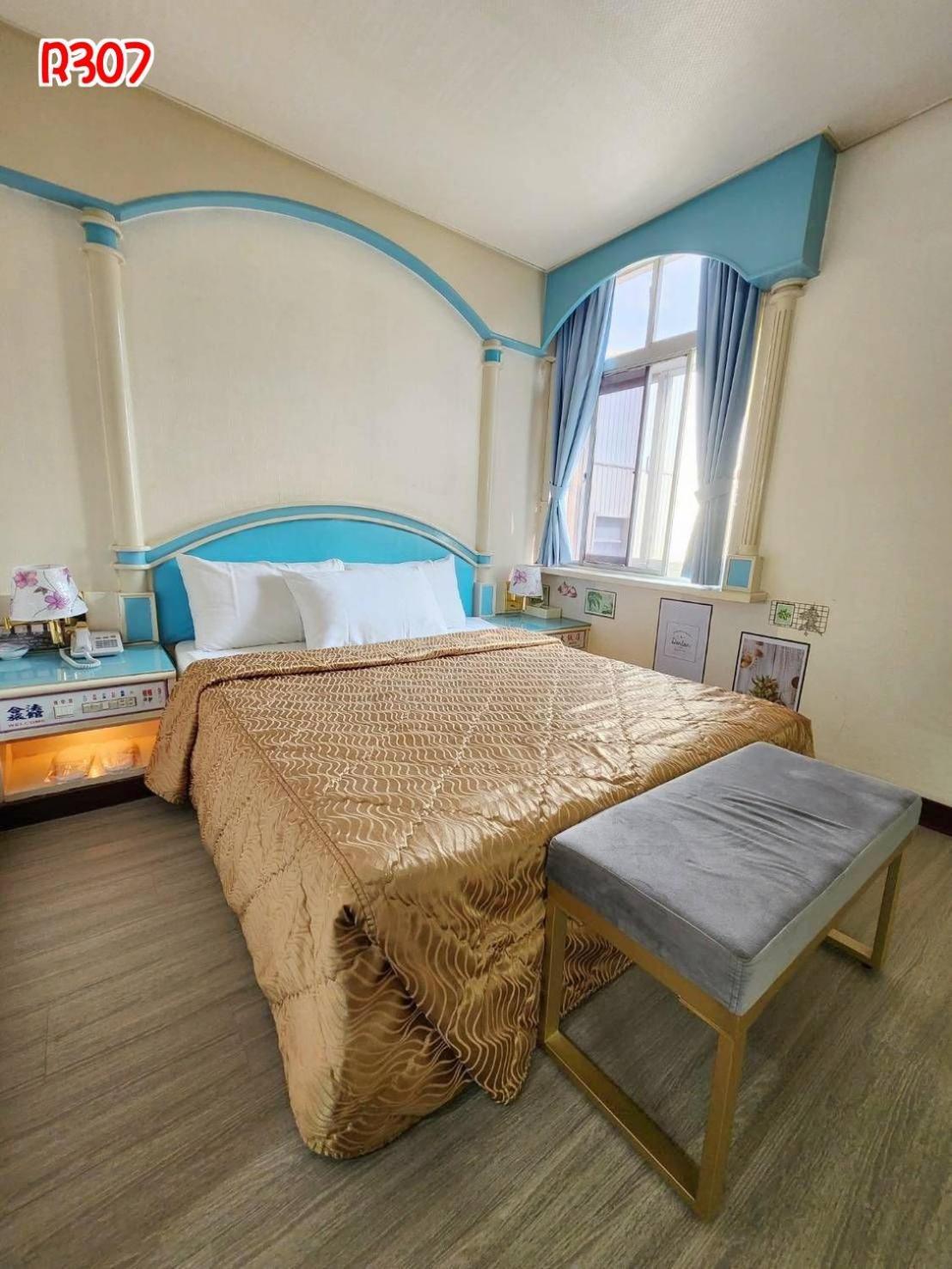 Hua Ku Hotel Tainan Buitenkant foto